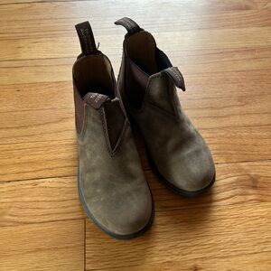 Kids blundstone boots US 12
